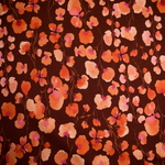 Lade das Bild in den Galerie-Viewer, Softsweat rosa orange Blumen auf Bordeaux
