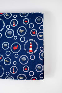 Baumwollstoff Muschel-Krebs-Leuchtturm-Buttons auf blau/maritim