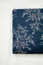 Lade das Bild in den Galerie-Viewer, Baumwollstoff Gütermann Serie: &quot;Good Vibes&quot; Blüten-Blätterzweige auf dunkelblau
