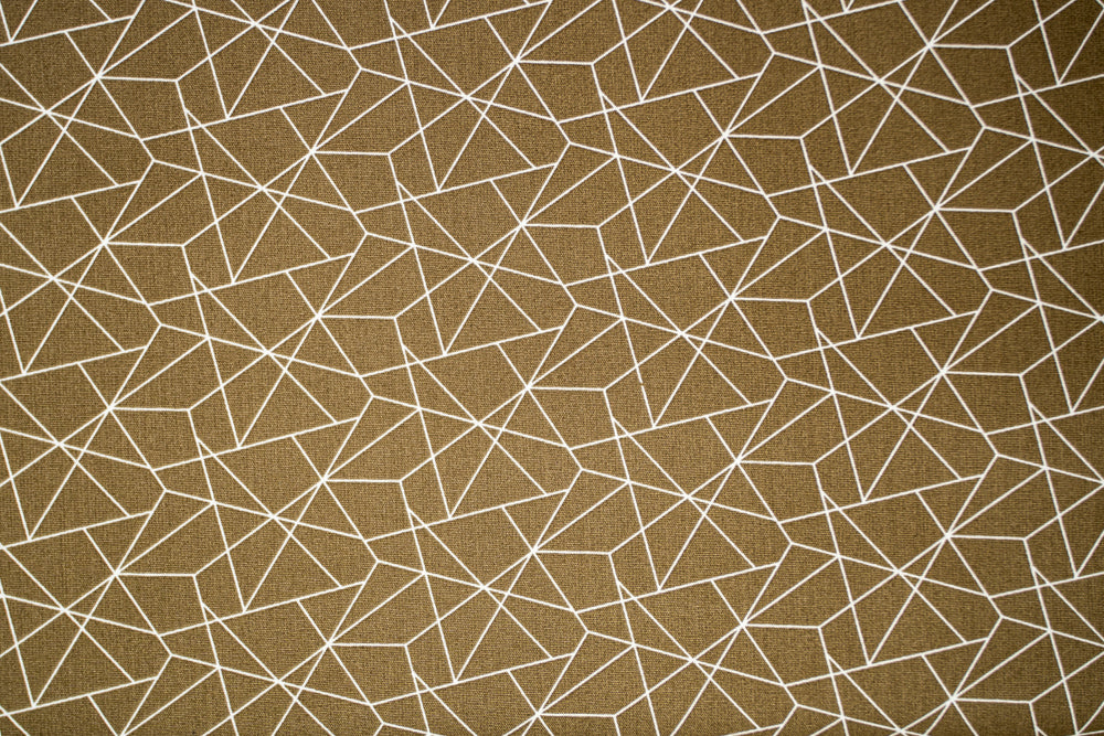 Baumwollstoff weißes graphisches Muster auf braun