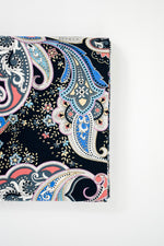 Lade das Bild in den Galerie-Viewer, Baumwollstoff Gütermann Fantasieblumen bunt auf dunkelblau
