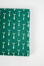 Lade das Bild in den Galerie-Viewer, Baumwollstoff Krawatten auf grün
