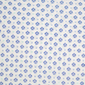 Baumwollstoff blaue kleine Blütenornamente auf weiß