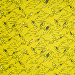 Lade das Bild in den Galerie-Viewer, Baumwollstoff Vogelsilhouetten auf gelbgrün

